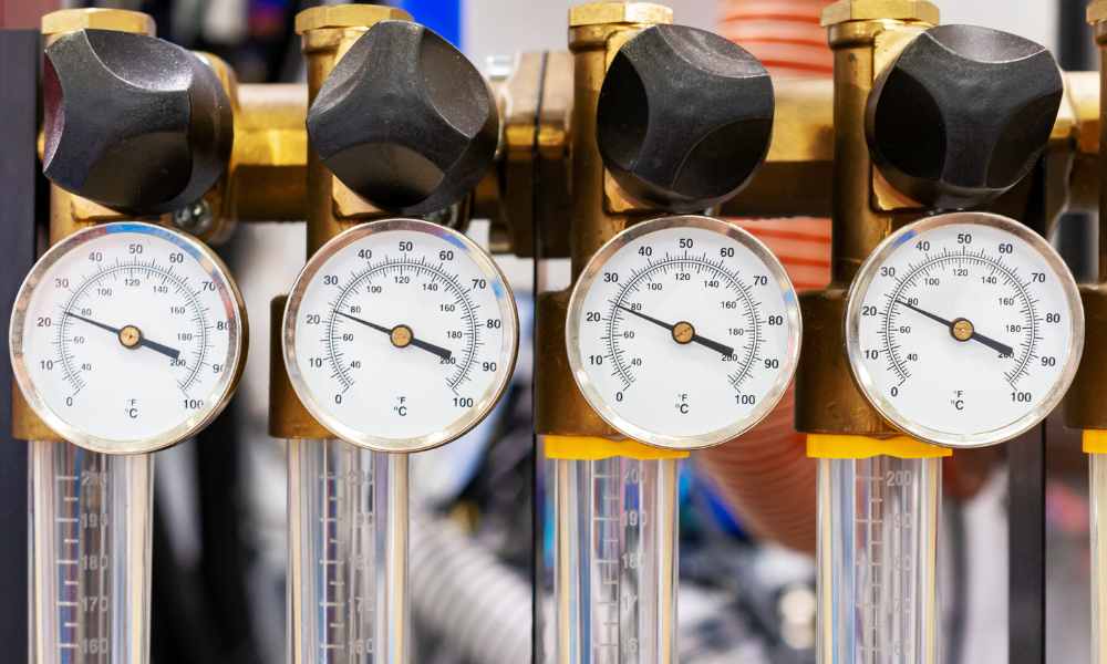 The Difference Between Medical and Industrial Thermometers